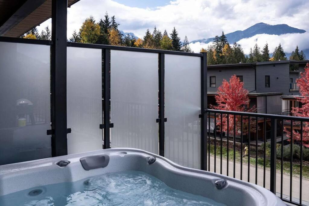 Bluebird Daze By Revelstoke Vacations Apartamento Exterior foto