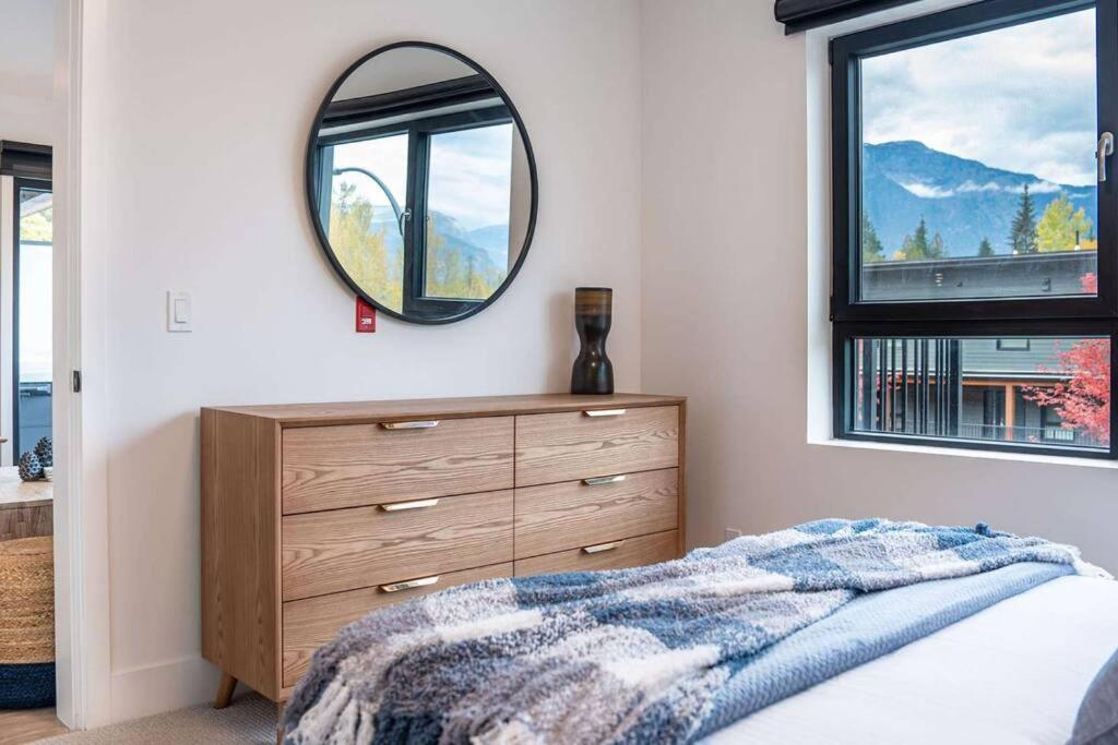 Bluebird Daze By Revelstoke Vacations Apartamento Exterior foto