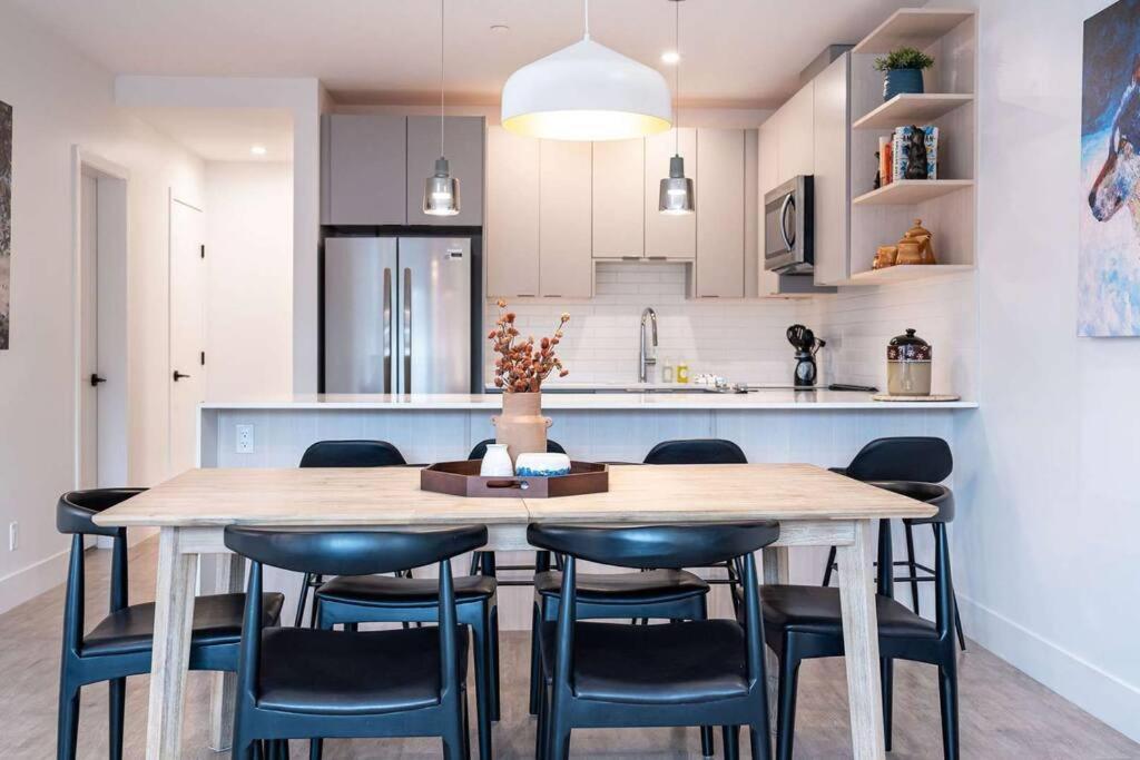 Bluebird Daze By Revelstoke Vacations Apartamento Exterior foto