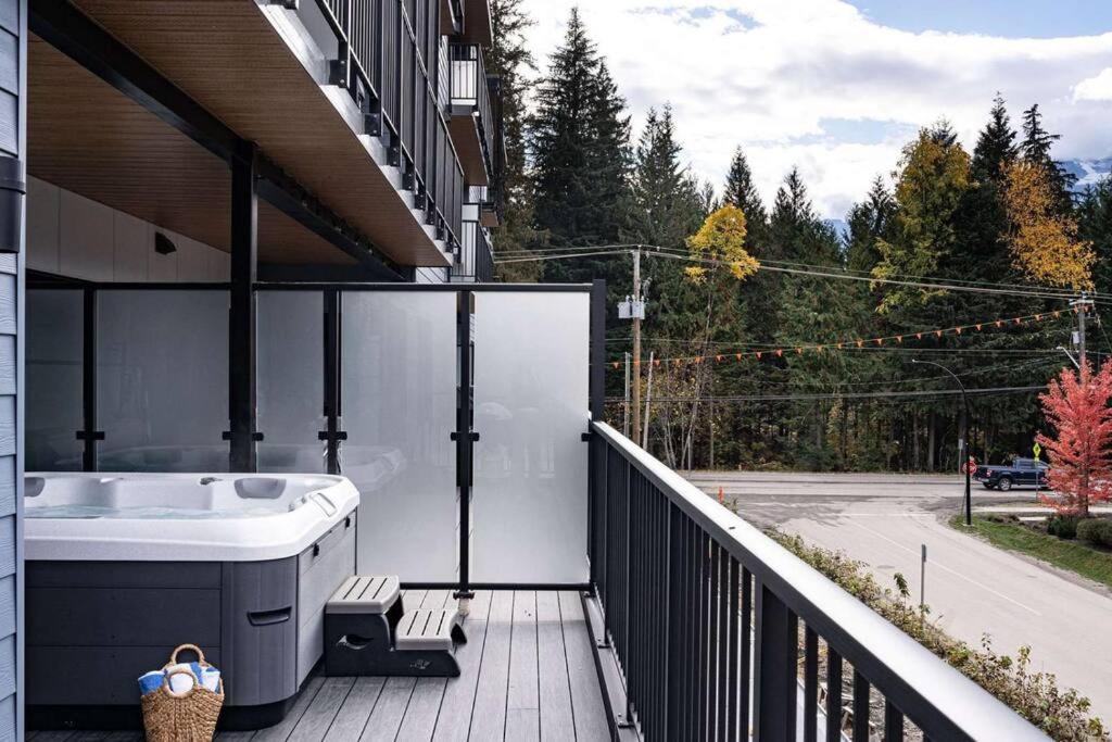 Bluebird Daze By Revelstoke Vacations Apartamento Exterior foto