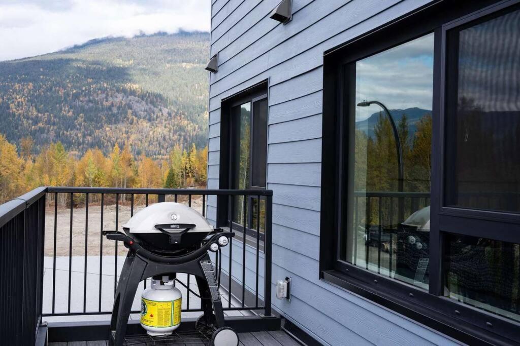 Bluebird Daze By Revelstoke Vacations Apartamento Exterior foto