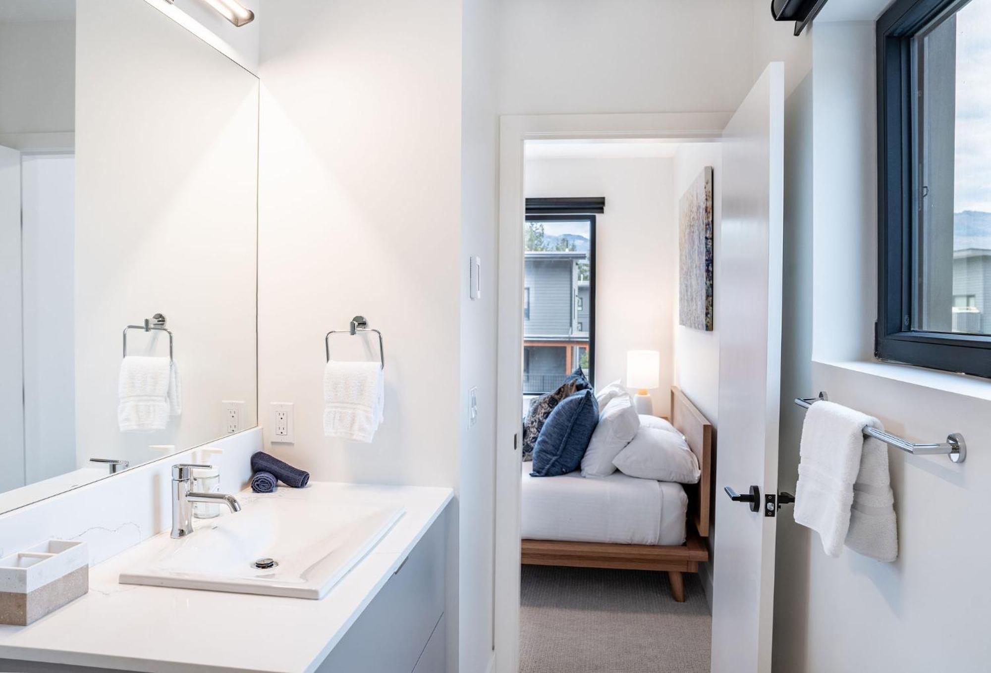 Bluebird Daze By Revelstoke Vacations Apartamento Exterior foto