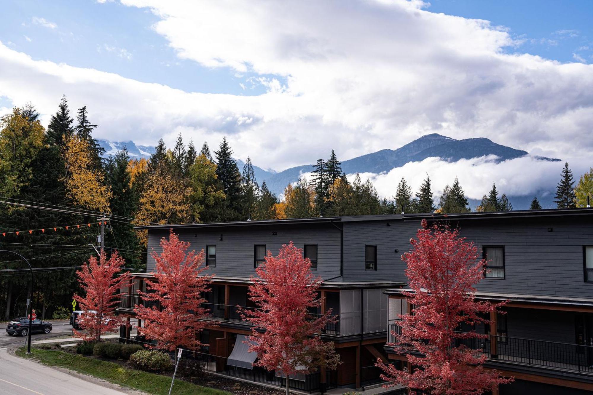 Bluebird Daze By Revelstoke Vacations Apartamento Exterior foto